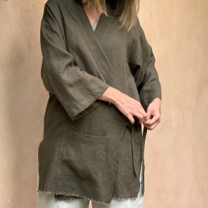 קימונו פשתן בגוון ירוק זית | The Linen Kimono