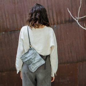 תיק 'טוקיו' | Tyvek Cross-body Clutch Bag